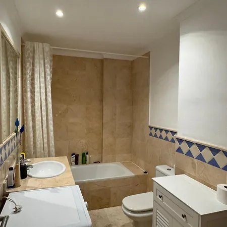Δωμάτια σε οικογενειακή κατοικία Relax Μαρμπέλλα